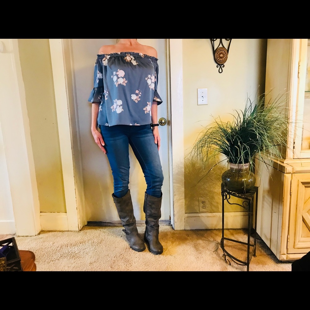 1 LEFT! 🎉HP🎉SALE !Floral off the shoulder top - Picture 3 of 7